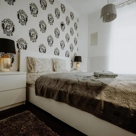 Grand Luxuryb&b -piotrkowska St Free Parking Apartment Łódź